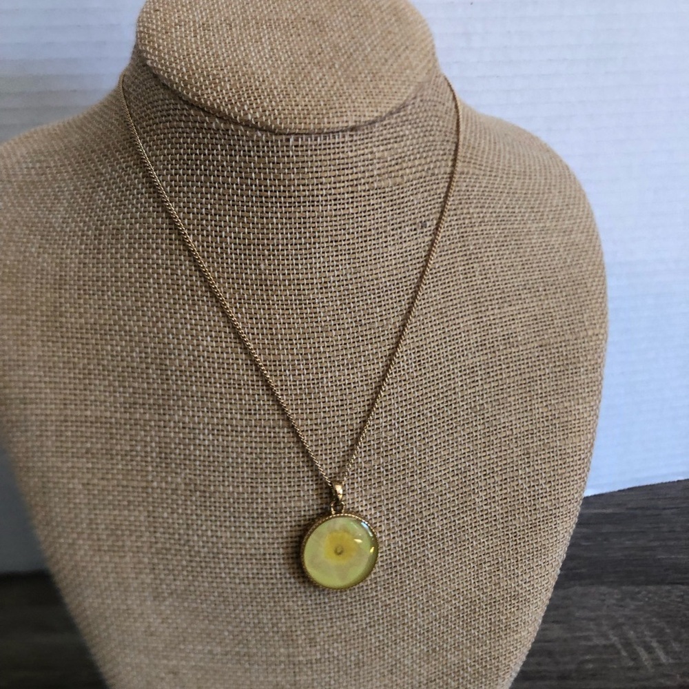 Vtg Gold Tone Necklace with Floral Pendant